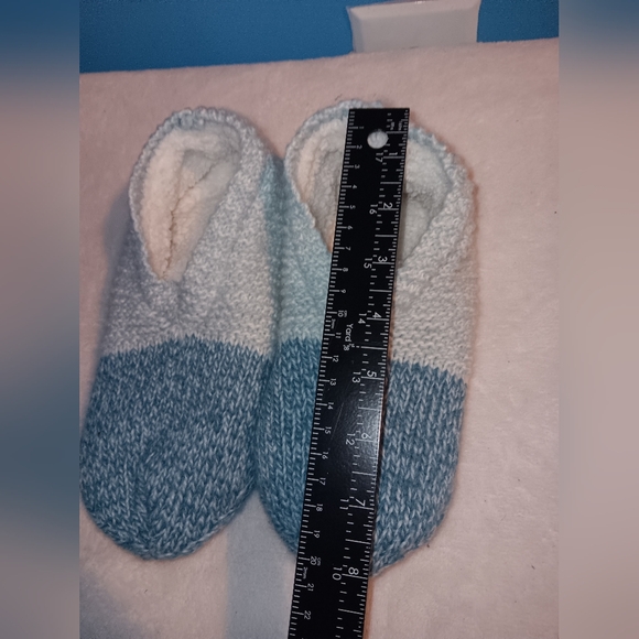 Slipper Socks and Aveeno Foot Mask Pre-owned - Picture 5 of 8